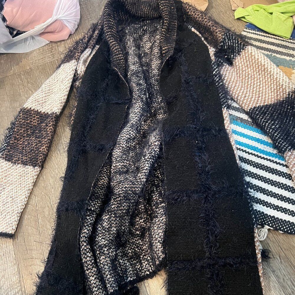 Black Tape fuzzy xs cardigan‎